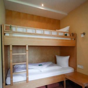 Family Room (2 Adults + 2 Children)