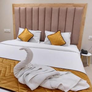 Deluxe Double or Twin Room with City View