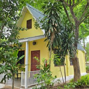 Bungalow with Garden View