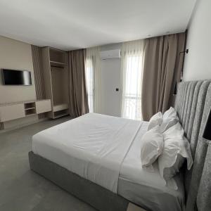Four-Bedroom Deluxe Apartment