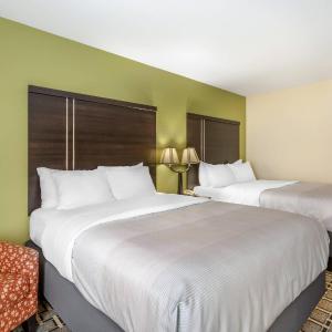 Queen Room with Two Queen Beds - Non-Smoking