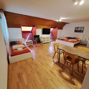 Basic Triple Room