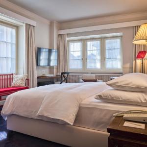 Superior Corner Room
