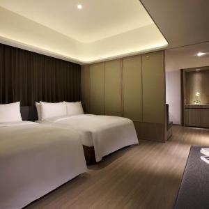 Corner Suite - Hall-End