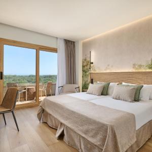 Superior Double Room with Side Sea View (2 Adults + 2 Children)	