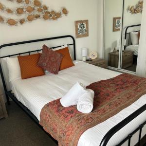 Deluxe One-Bedroom Apartment