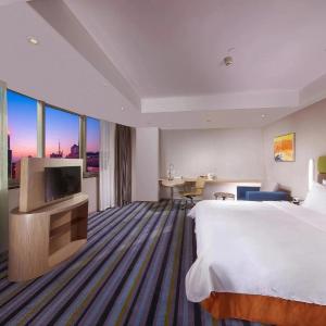 Standard King Room with City View