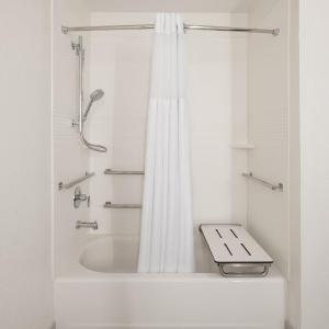 Standard King Room with Mobility Accessible Tub