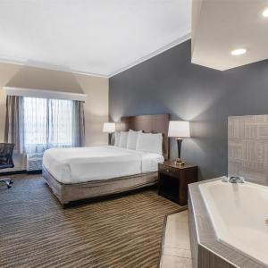 King Suite with Spa Bath