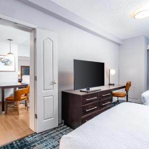 Two Bedroom Suite with One King and Two Queen Beds - Non-Smoking