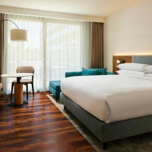 Deluxe King Room with Balcony and Resort View