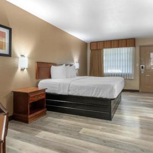 King Room with Bath Tub - Disability Access/Non-Smoking 