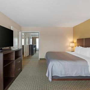 King Suite with Living Room - Non Smoking