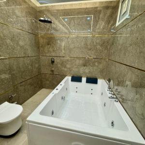 Suite with Hot Tub