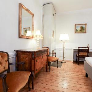 Classic One-Bedroom Apartment with King Bed