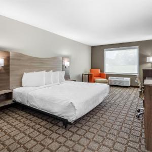 King Room with Roll-in Shower - Disability Access/Non-Smoking