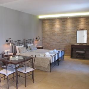 Studio (2 Adults)