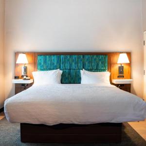 King Studio Suite with Whirlpool - Non-Smoking
