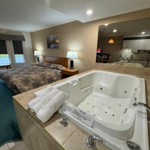 King Room with Spa Bath