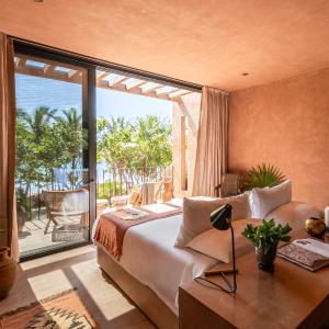 Deluxe Suite with Sea View