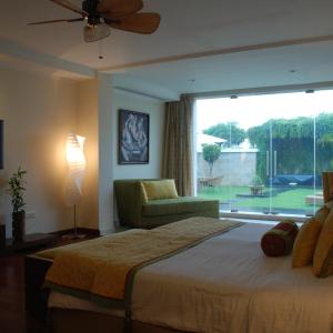 Lalit Garden view King Bed (Complimentary Welcome Drink on arrival,15% off on session of couple's Spa,15% off on session of couple's Spa, 15% off on Food & Beverage services, 15% Off on Laundry service for upto 20 clothing item)