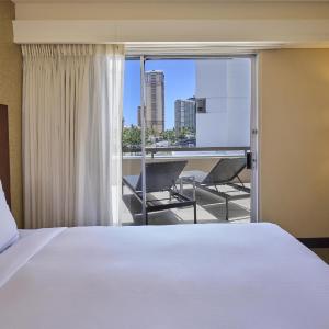 King Room with City View - Lounge Lanai