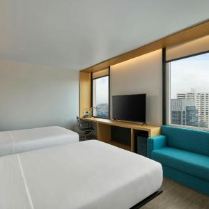Urban Queen Room with Two Queen Beds and City View