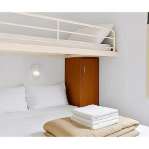 Superior 2 Bedroom Poolside Cabin - Sleeps 5