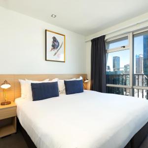One-Bedroom Apartment with Harbor View