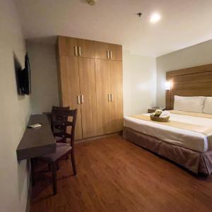 Standard Queen Room