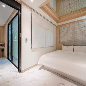 Deluxe Double Room with Bath