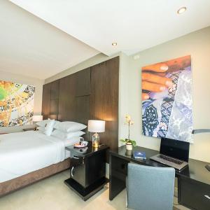 1 King Bed, Superior Room, Pool View