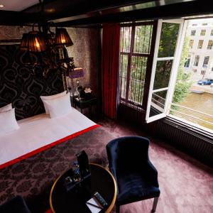 Deluxe Room Canal View with Spa Bath