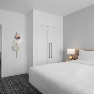 One-Bedroom Queen Suite with Sofa Bed - Hearing Accessible