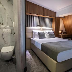 Deluxe Double Room with Balcony and City View