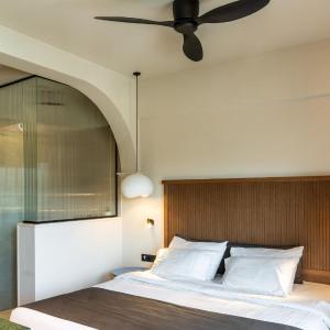 Superior Suite with Mountain View & Indoor Hot Tub