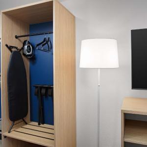 King Room with Mobility Accessible Tub