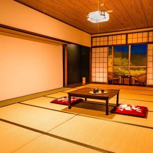 Standard Japanese-Style-Room with 18 Tatami mats - Shared Bathroom - Non-Smoking