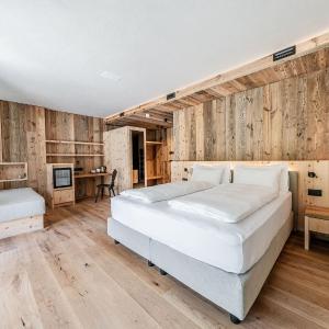 Suite with Mountain View