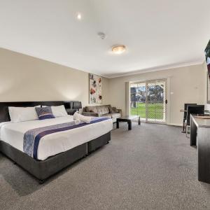 Deluxe King Disabled Access Room