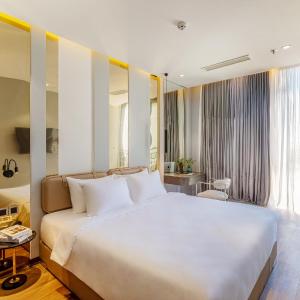 Two-Bedroom Apartment with City View
