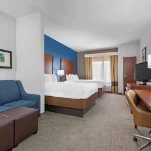 Queen Suite with Two Queen Beds and Sofa Bed - Non-Smoking