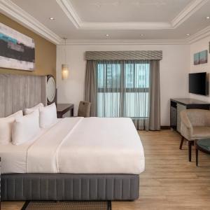 Queen Guest Room