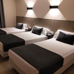 Double Room with Extra Bed & Free Airport Shuttle 