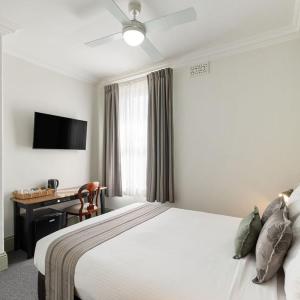 Heritage Queen Room