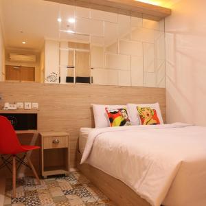 Deluxe Double Room with No Window 