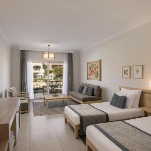 Superior, Queen or Twin Bed, Pool View
