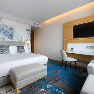 Deluxe Partial Seaview King