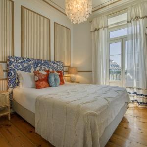 Double Room with Balcony and Square and River View