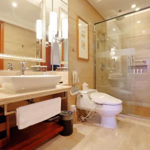 Deluxe Family Room-East